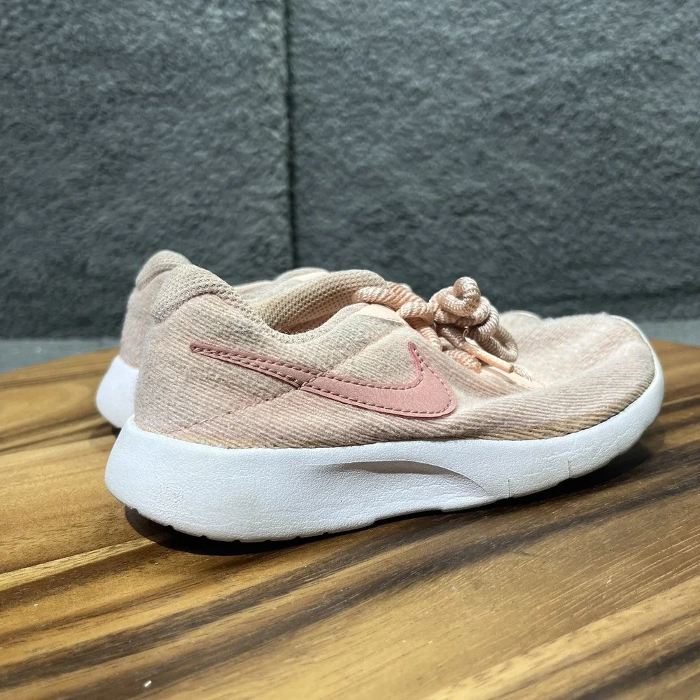 Nike Tanjun Youth Size 11.5C Pink And White Sneakers Shoes‎ Lace Up 859618-603